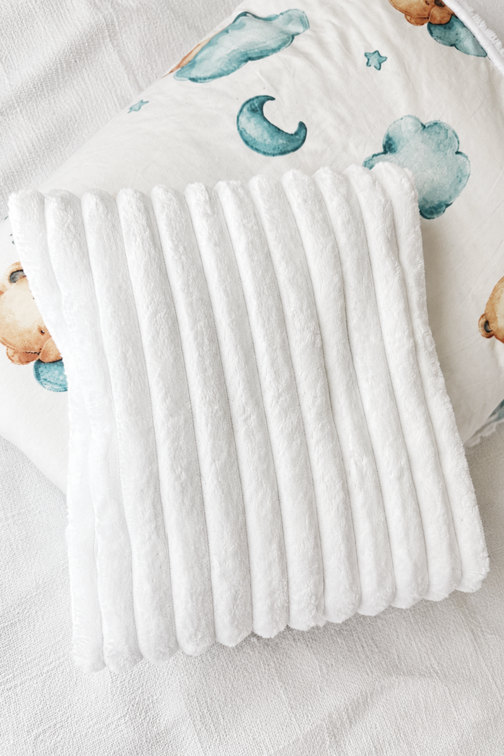Baby Kuscheldecke mit Bärenmotiv – Weiß